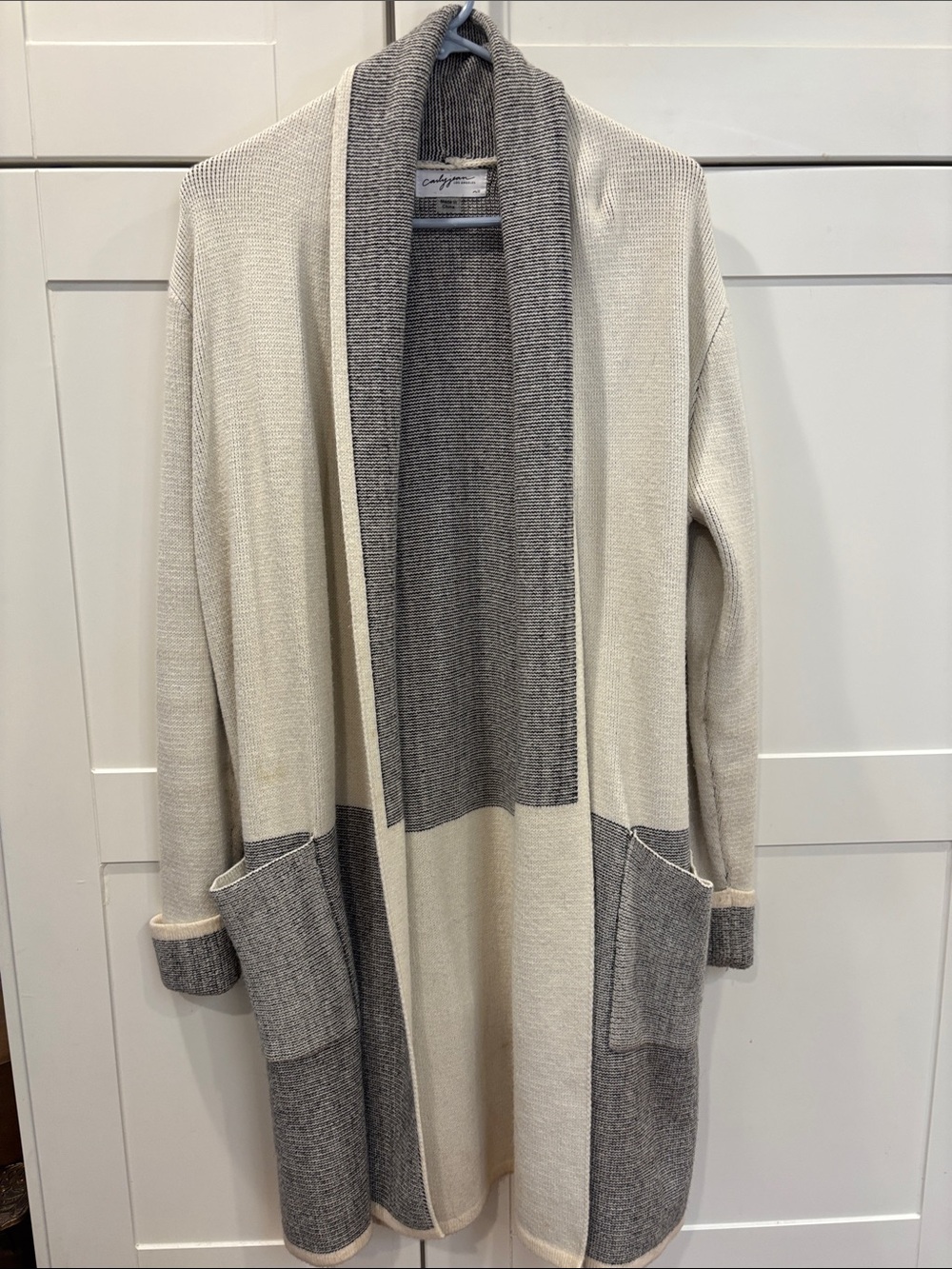 Carly Jean Los Angeles Two-Tone Open Cardigan in Cream & Gray